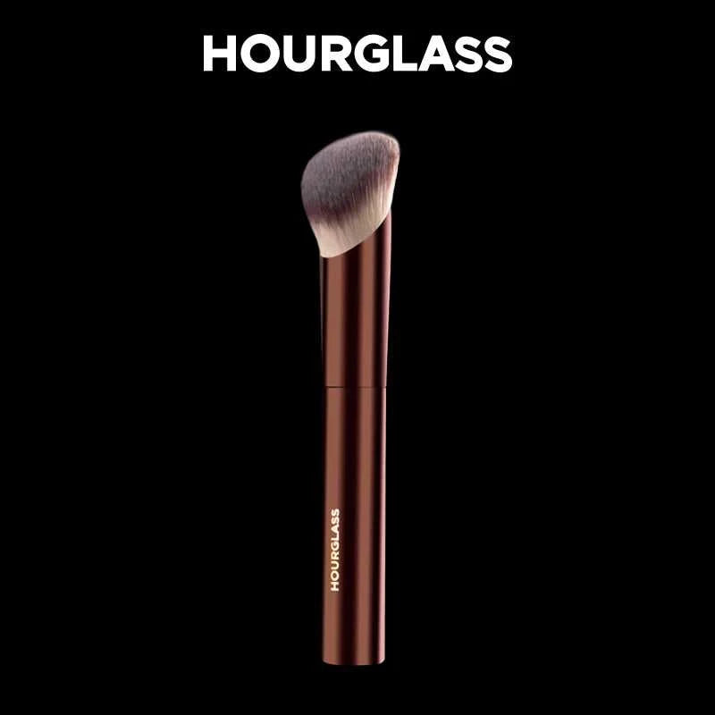 Hourglass Makeup Brush- No.21 Ambient Soft Glow Foundation Brush Soft Fiber Hair Fashion Design Single Face Brush Éditions Traditions & Modernité Inc. 185981985;20260611;1781193849eJcmD