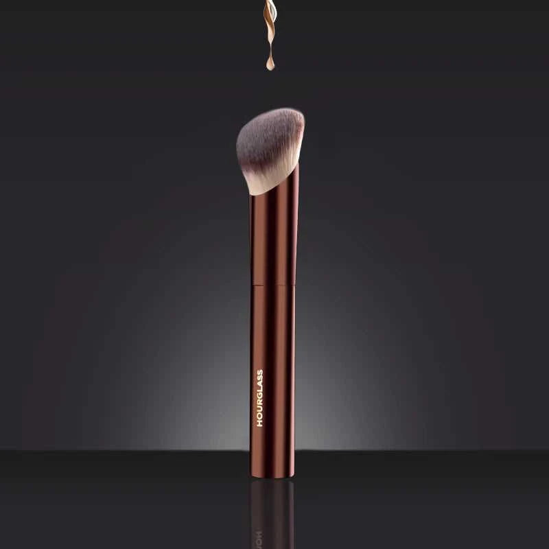 Hourglass Makeup Brush- No.21 Ambient Soft Glow Foundation Brush Soft Fiber Hair Fashion Design Single Face Brush Éditions Traditions & Modernité Inc. 185981985;20260611;1781193849eJcmD