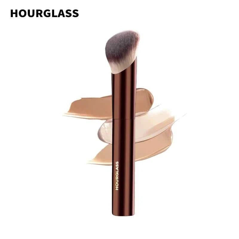 Hourglass Makeup Brush- No.21 Ambient Soft Glow Foundation Brush Soft Fiber Hair Fashion Design Single Face Brush Éditions Traditions & Modernité Inc. 185981985;20260611;1781193849eJcmD